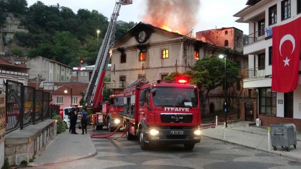 Bursa'da tarihi binada yangın