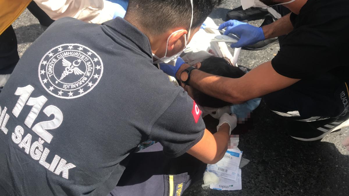 Esenyurt'ta anne ve kucağındaki bebeğine araba çarptı