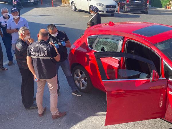 Beykoz'da kaza sonrası otomobile saldırdılar