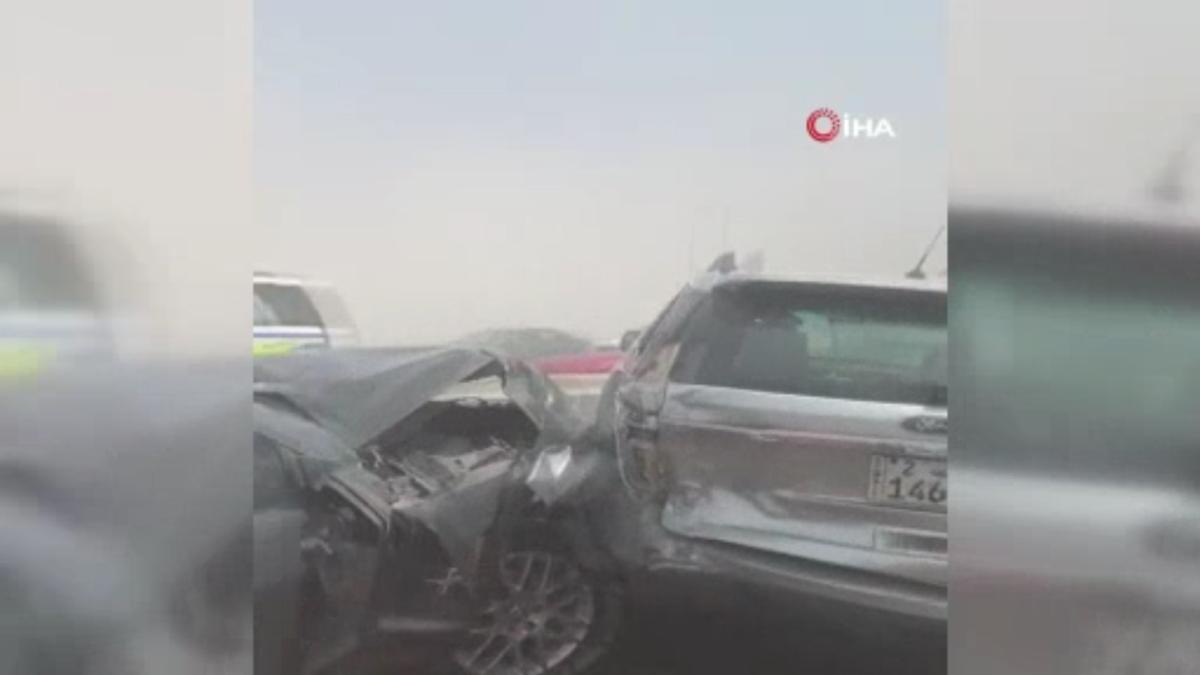 Kuveyt'te zincirleme kaza: 1 ölü 4 yaralı