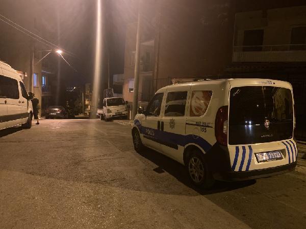 İzmir'de eşini ve kendi kardeşini bıçakladı