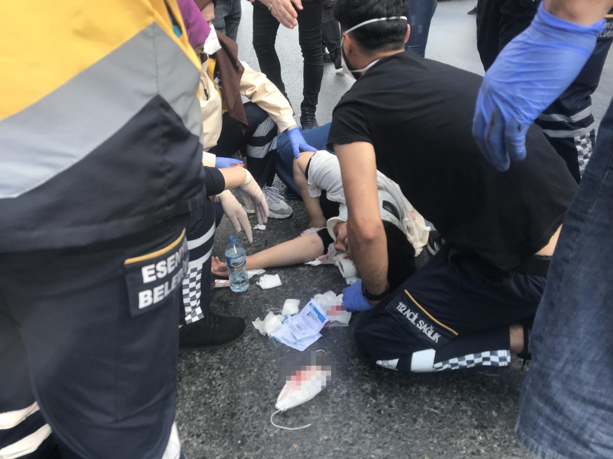 Esenyurt'ta anne ve kucağındaki bebeğine araba çarptı