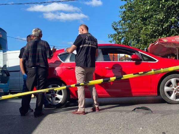 Beykoz'da kaza sonrası otomobile saldırdılar