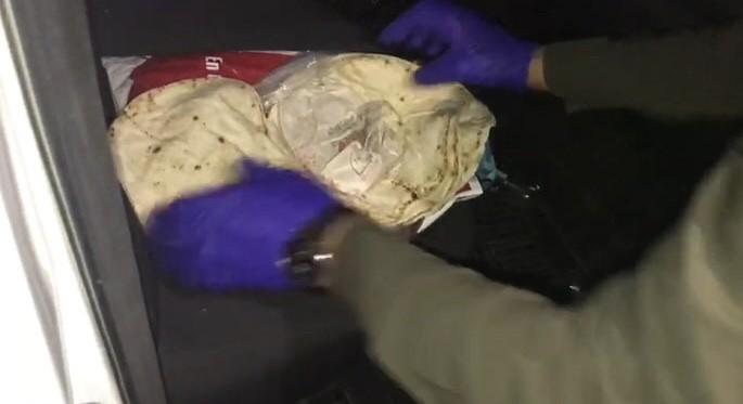 Bursa'da 500 gram esrar, lavaşın arasında çıktı