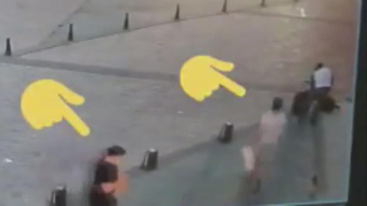 Beyoğlu'nda Cezayirli kapkaççılar, İngiliz'i soydu