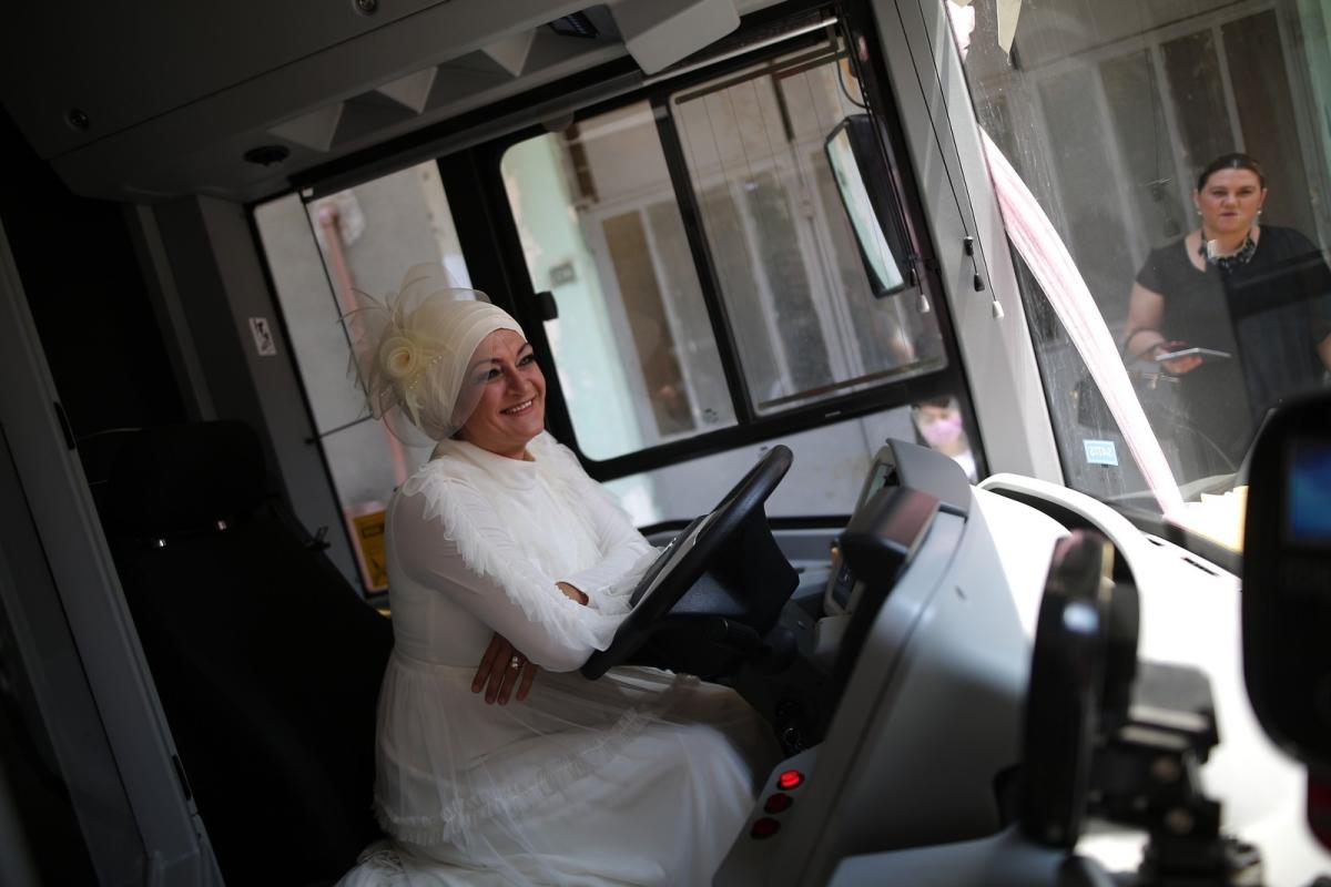 Bursa’nın ilk kadın otobüs şoförü evlendi