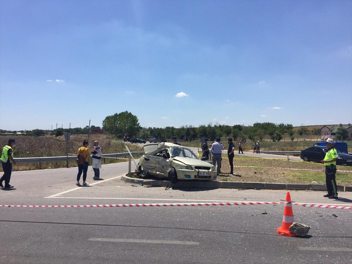 Kırklareli'de otomobil ile kamyonetin çarpıştı: 2 ölü