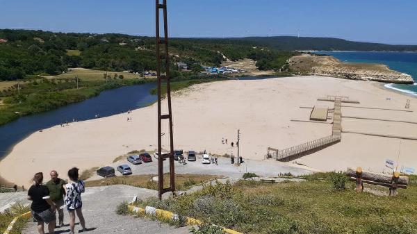 Kıyıköy’de dalga nedeniyle denize girmek yasaklandı
