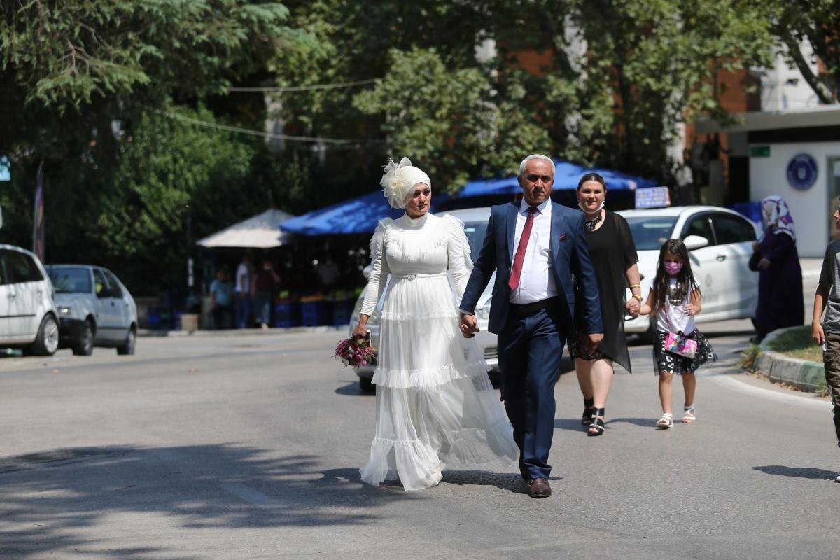 Bursa’nın ilk kadın otobüs şoförü evlendi