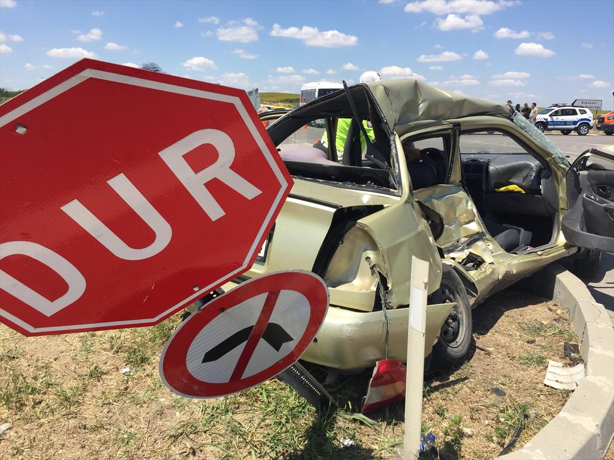 Kırklareli'de otomobil ile kamyonetin çarpıştı: 2 ölü