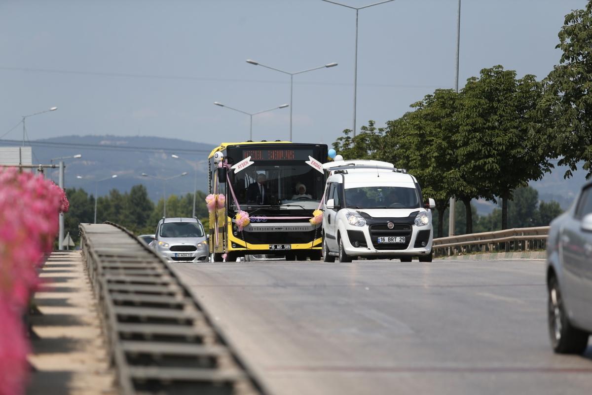 Bursa’nın ilk kadın otobüs şoförü evlendi