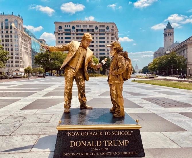 Washington'da Trump karşıtı heykeller dikildi