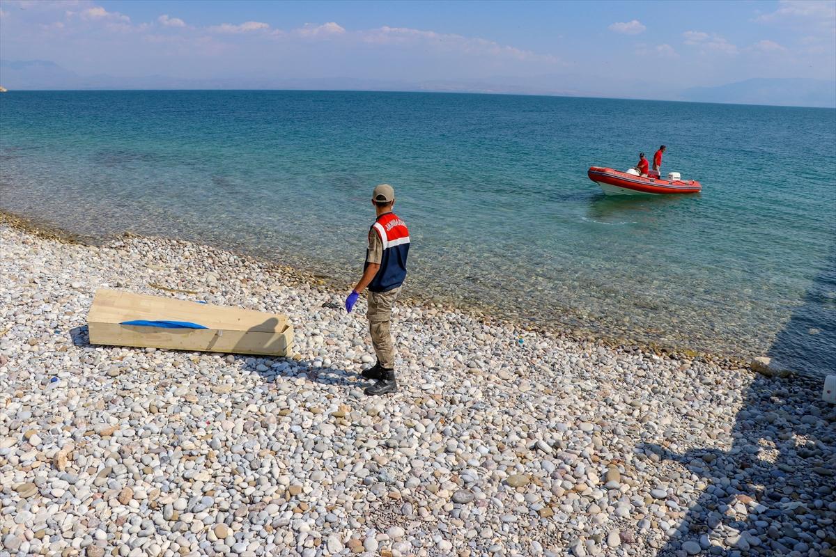 Van'da kayıp tekne aramalarında ceset sayısı 50'ye ulaştı