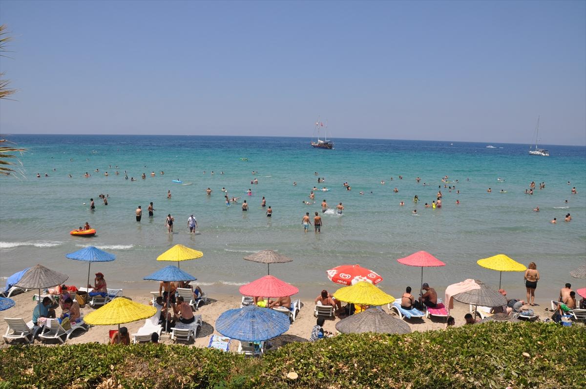 Ege sahilleri, sıcak havanın etkisiyle doldu