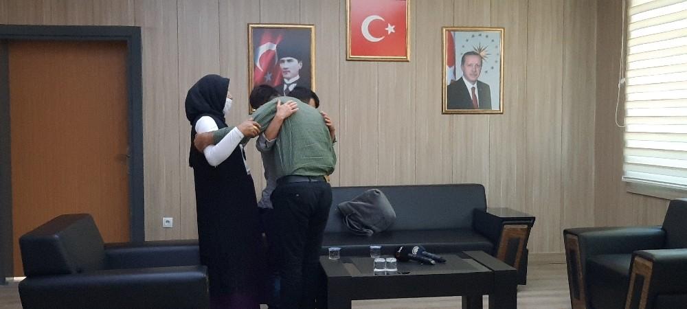 Mardin'de teslim olan terörist ailesi ile buluşturuldu