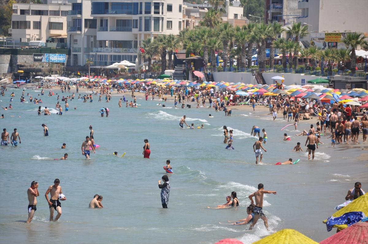 Ege sahilleri, sıcak havanın etkisiyle doldu