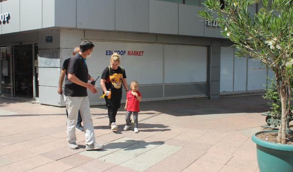 Eskişehir'de sokakta çocuğunu dövdüğü iddia edilen kadın