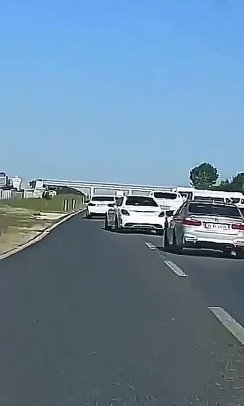 Silivri'de düğün konvoyunda makas atan sürücüler