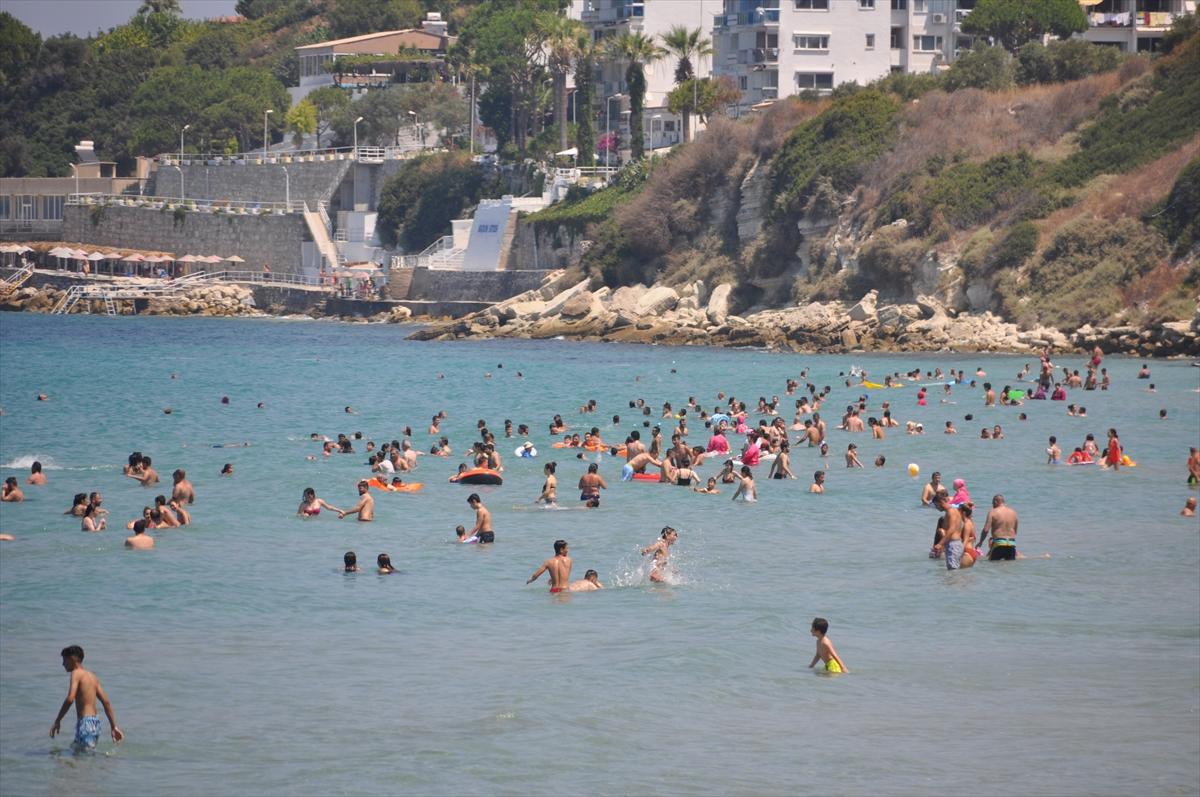 Ege sahilleri, sıcak havanın etkisiyle doldu