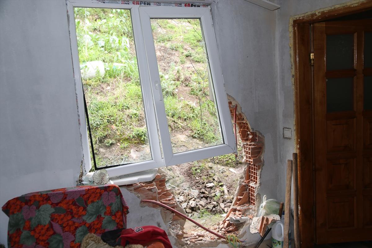 Ordu'da kaya parçası evin üzerine düştü