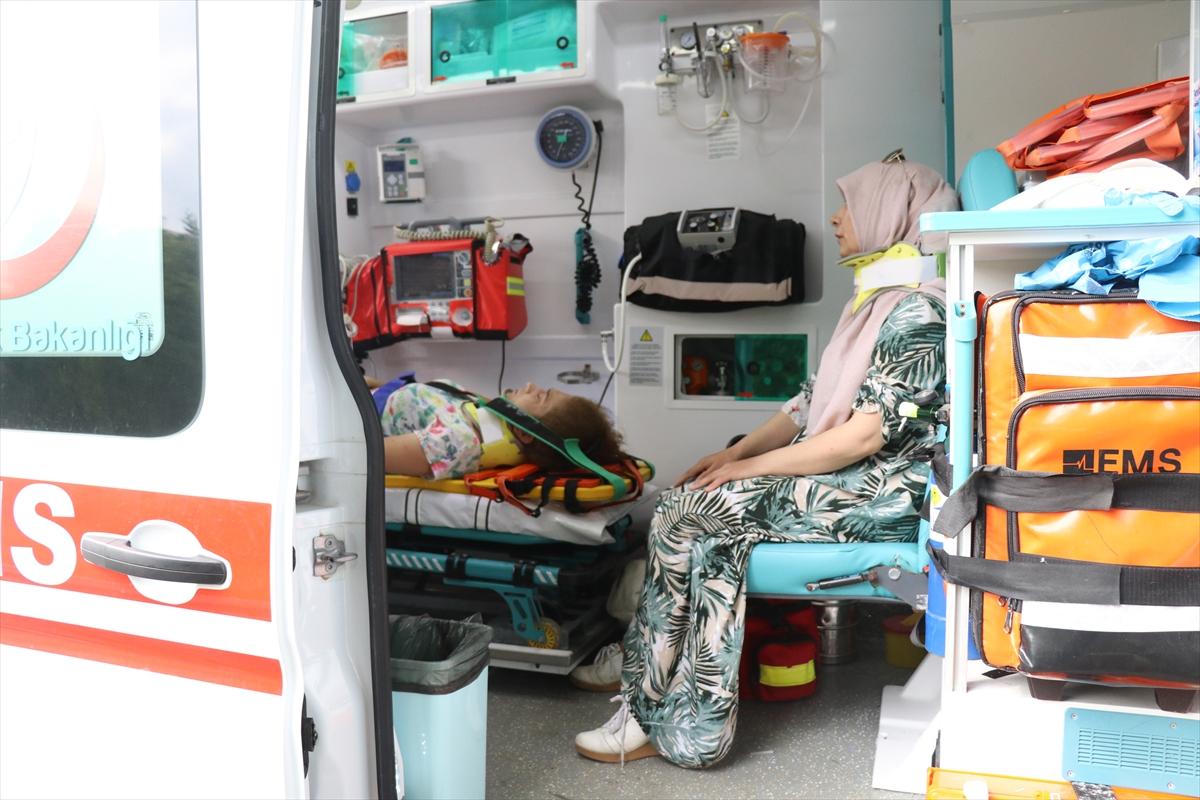 Anadolu Otoyolu'nda otomobil devrildi: 5 yaralı