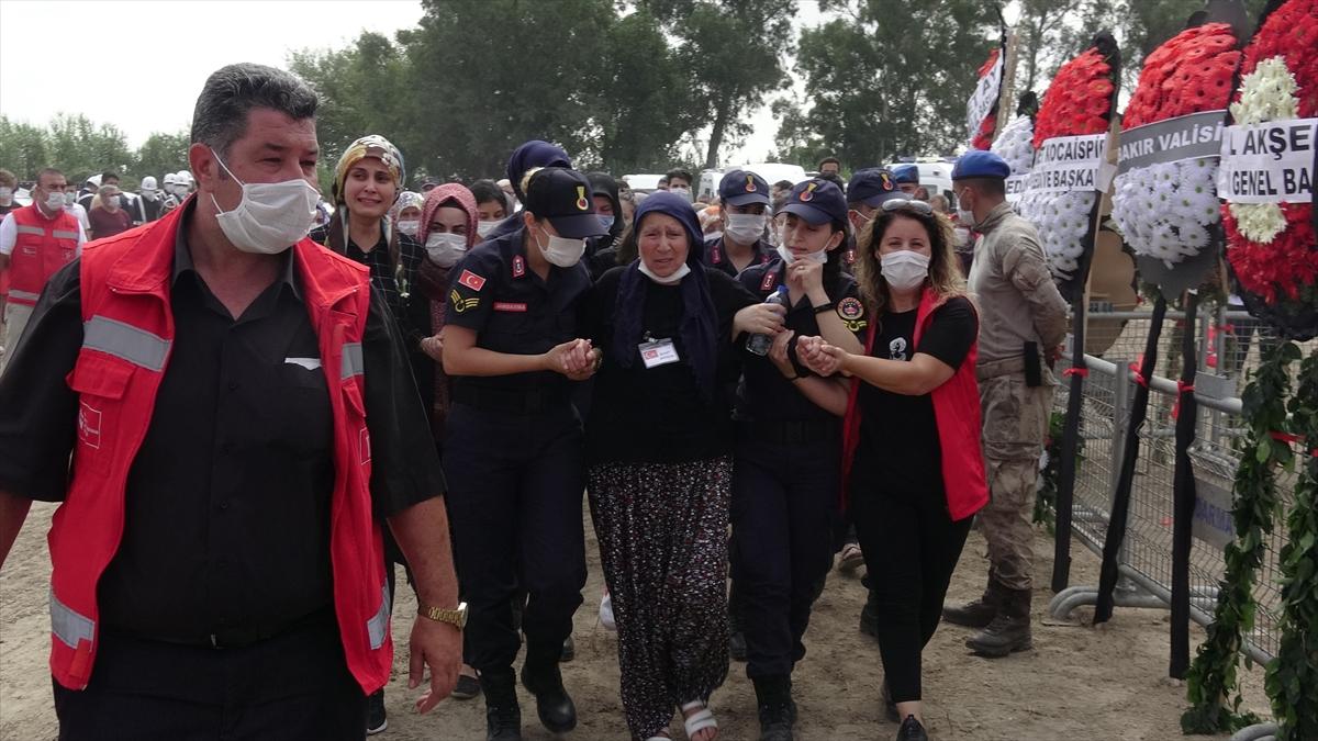 Şehit Uzman Çavuş Alper Yaman, son yolculuğuna uğurlandı