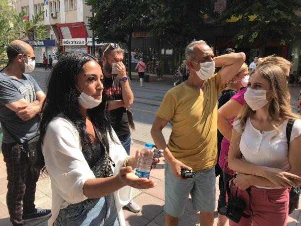 Eskişehir'de sokakta çocuğunu dövdüğü iddia edilen kadın