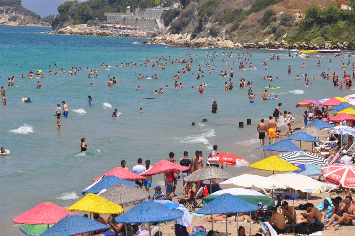 Ege sahilleri, sıcak havanın etkisiyle doldu