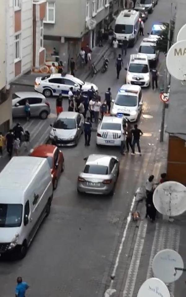 Sultangazi'de oğlunu bıçaklayanlara silahla ateş açtı