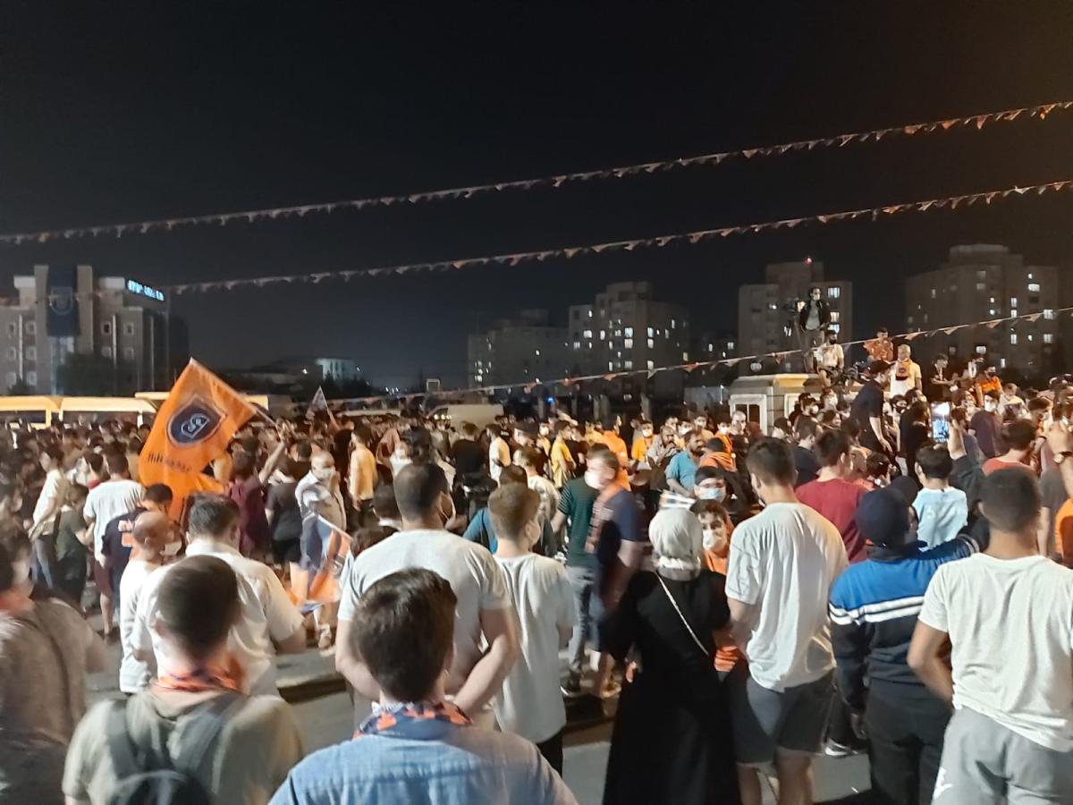 Başakşehirlilerin şampiyonluk kutlamaları