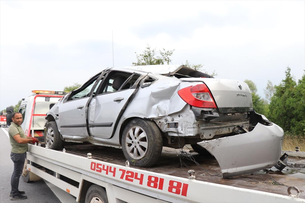 Anadolu Otoyolu'nda otomobil devrildi: 5 yaralı