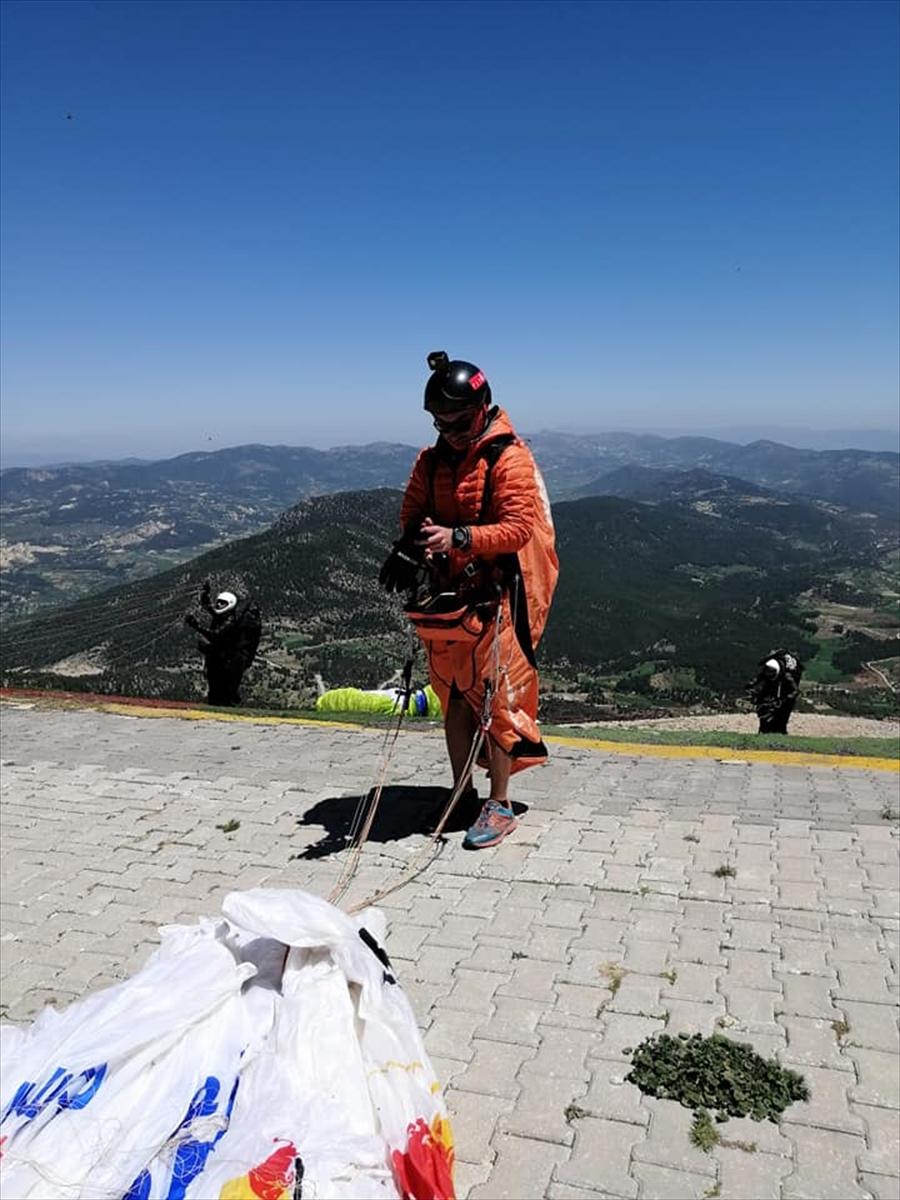 Yamaç paraşütüyle Denizli'den Eskişehir'e rekor uçuş