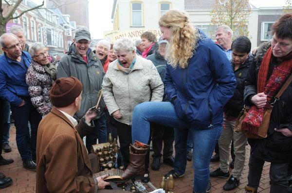 Hollandalı sokak sanatçısının 'boyacı Hüseyin' tiplemesi