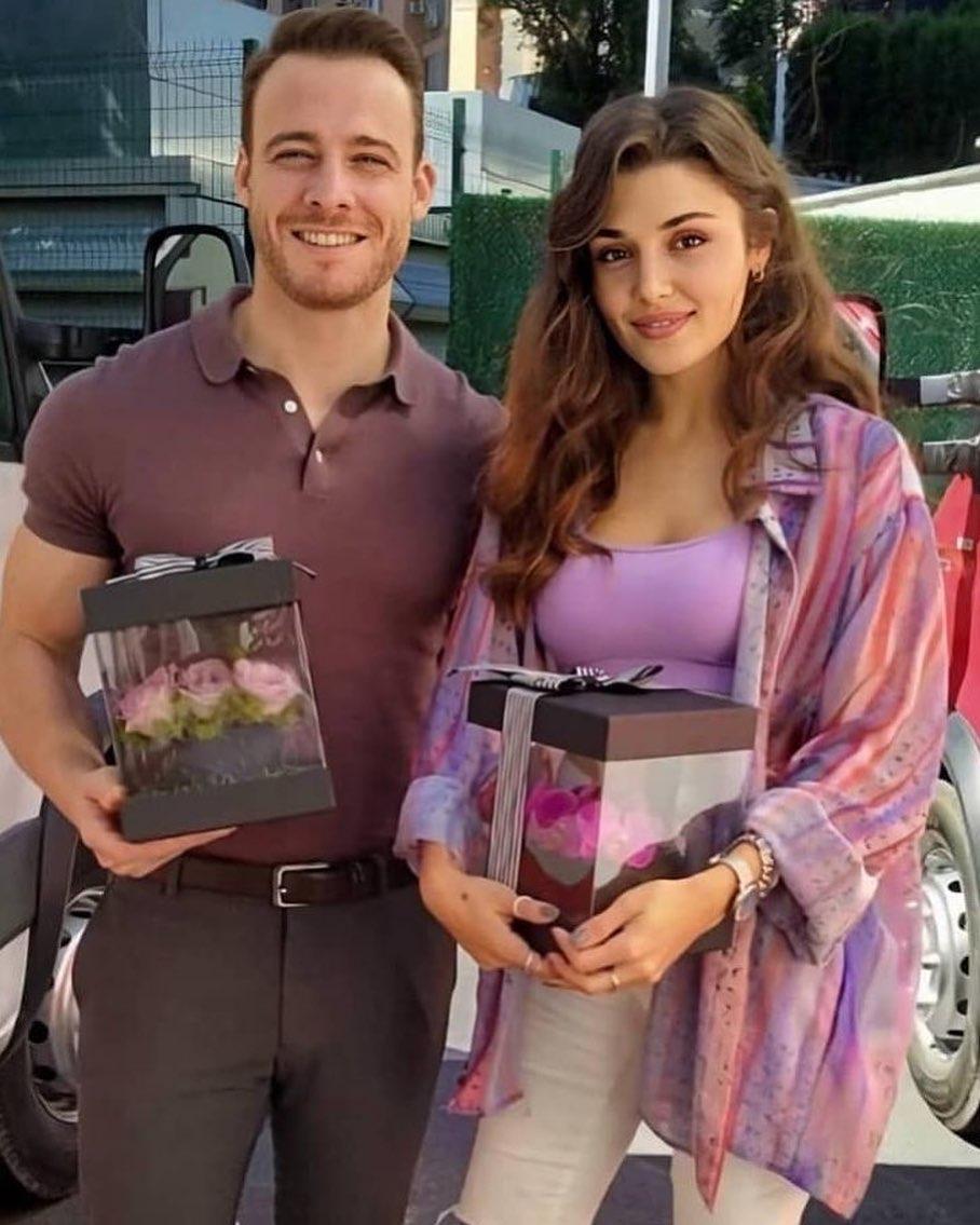 Hande Erçel'in öpüşme sahnesi gündem oldu