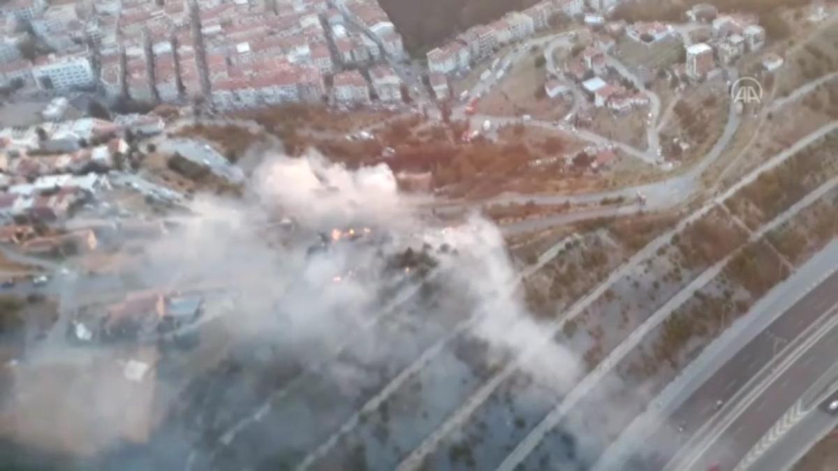İzmir'de çıkan yangın kontrol altına alındı