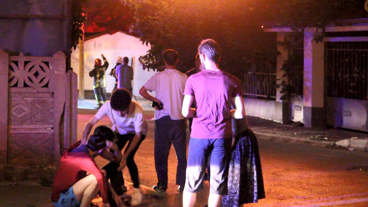 Kocaeli'de 3 katlı binanın çatısında yangın çıktı