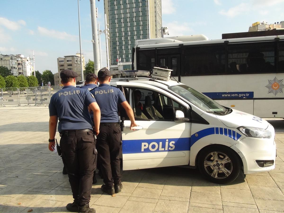 Taksim'de arkadaşları tarafından darbedilen kadın