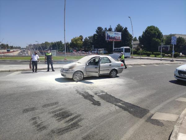 Şanlıurfa’da seyir halindeki otomobil yandı