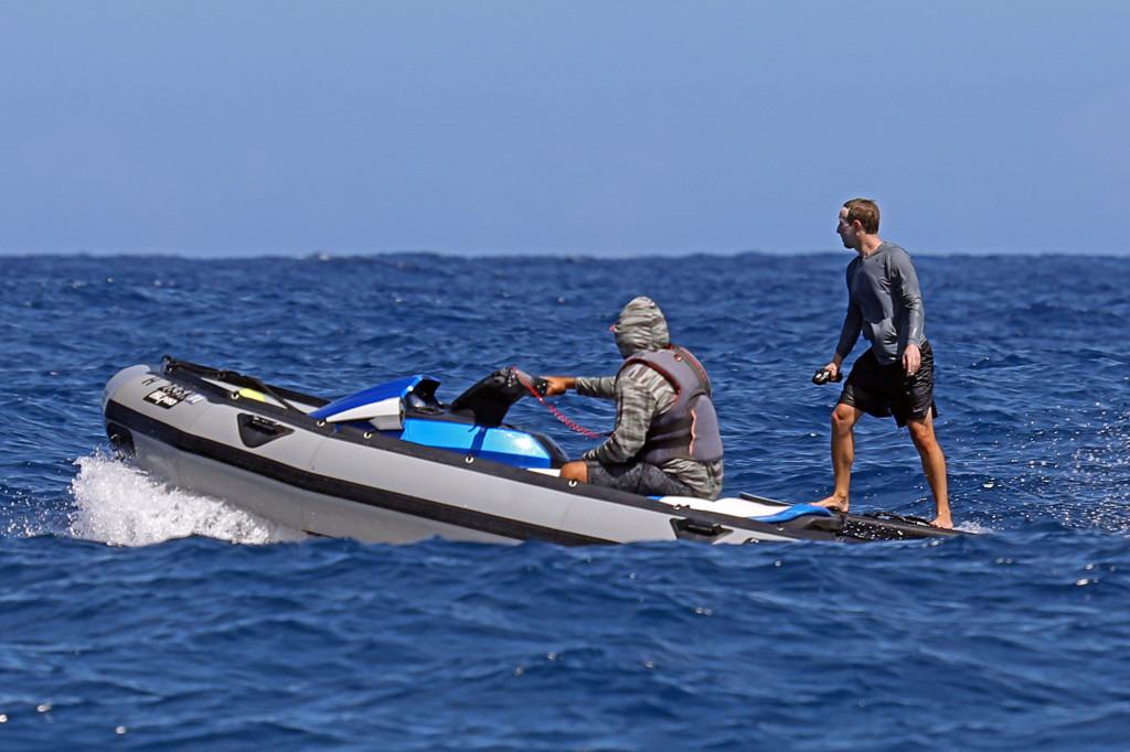 Zuckerberg'in güneş kremli hali, sosyal medyayı salladı