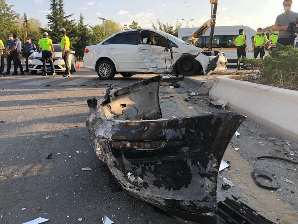 Ankara'da iki otomobil çarpıştı: 4 yaralı