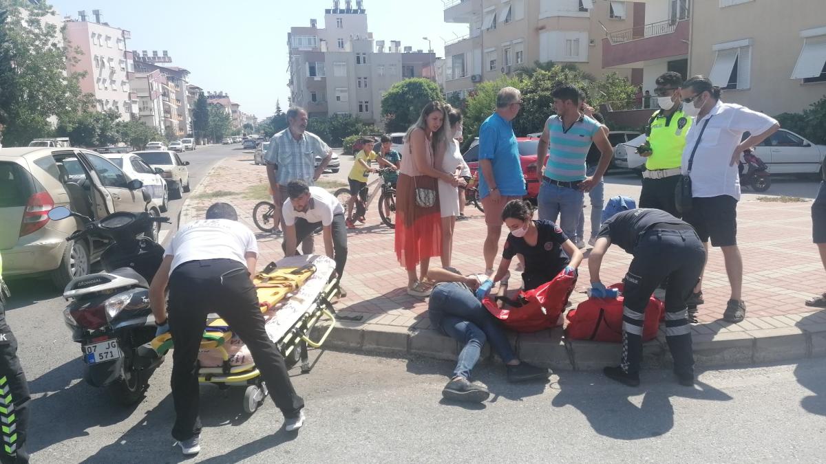 Antalya'da araca çarpmamak için motosikletini devirdi