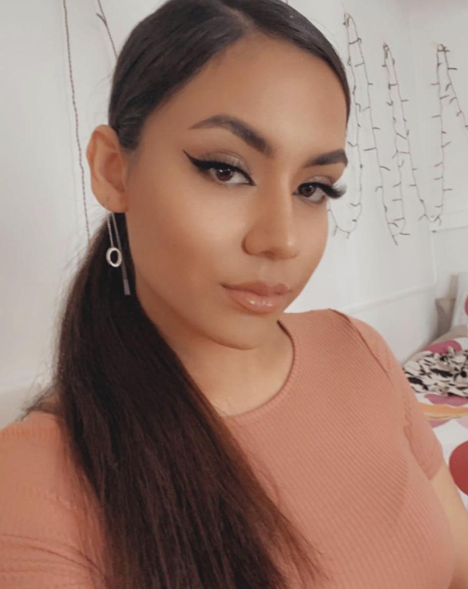 Afgan mülteci Karimy, güzellik kraliçesi adayı oldu