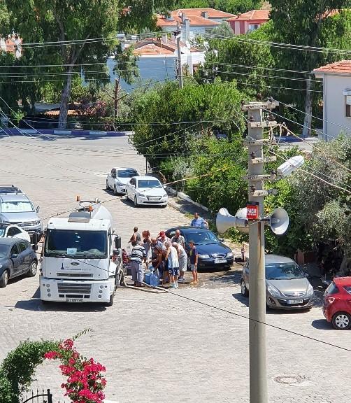 İzmir'de tankerle su taşındı