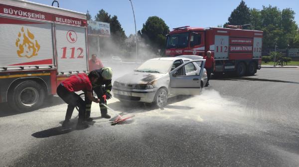 Şanlıurfa’da seyir halindeki otomobil yandı