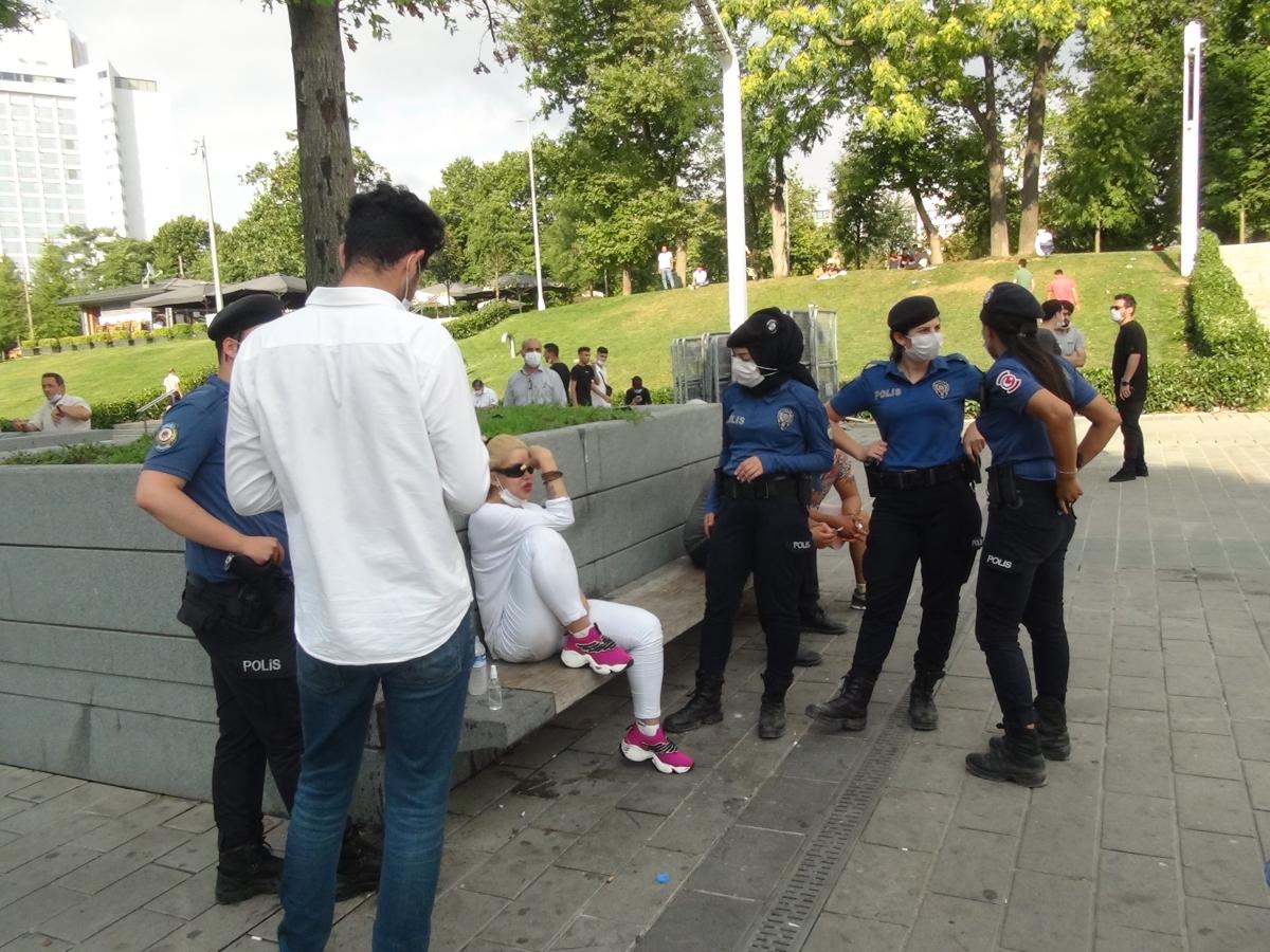 Taksim'de arkadaşları tarafından darbedilen kadın