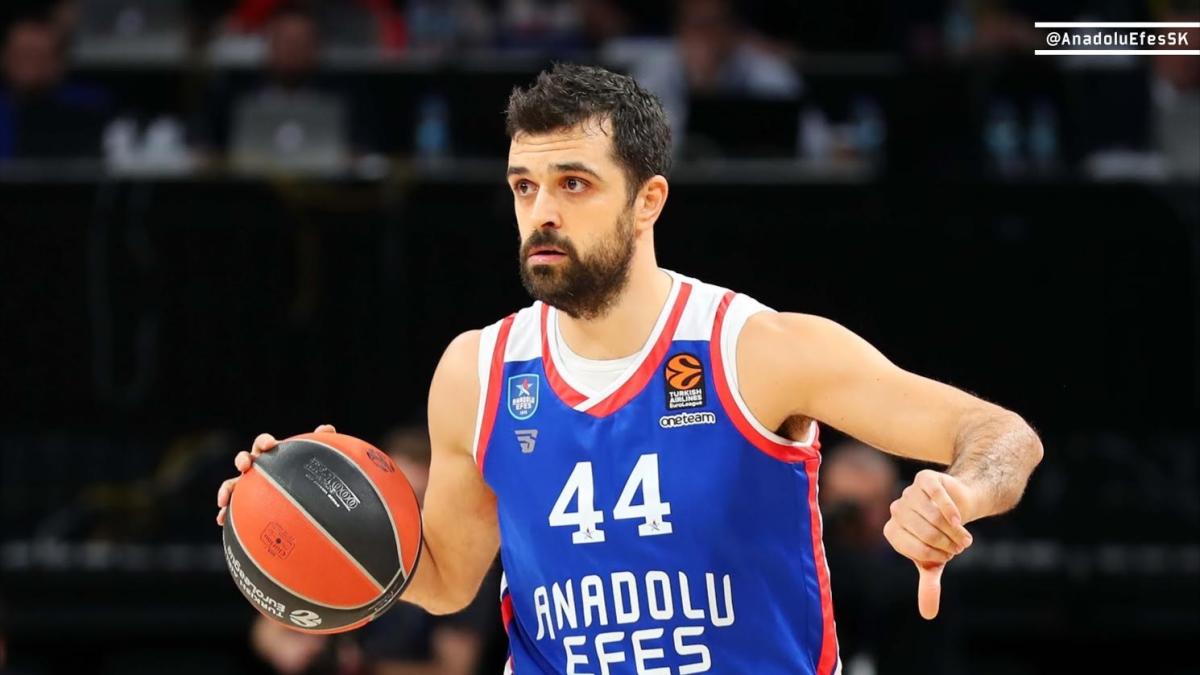 Anadolu Efes, Simon'un sözleşmesini uzattı