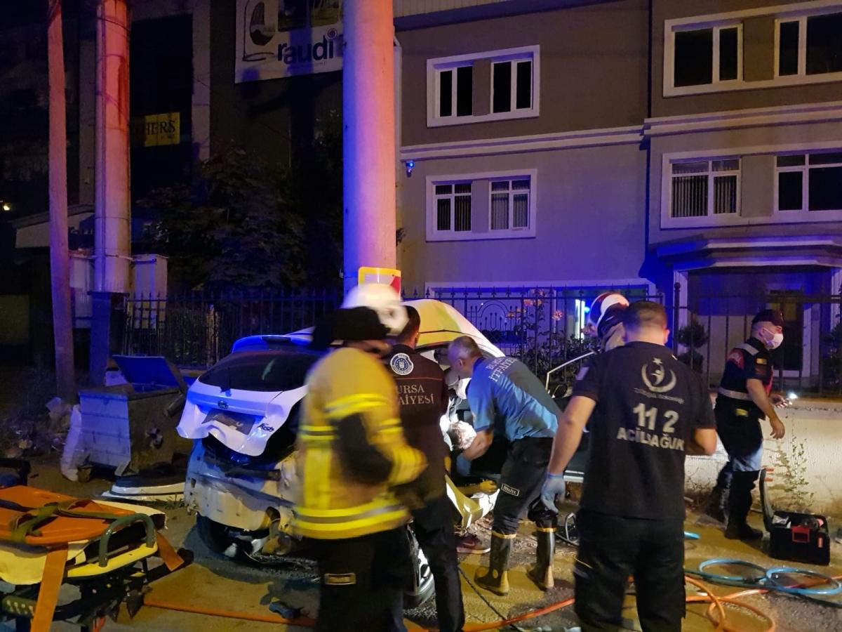 Bursa'da trafik kazasında 3 kişi öldü, 1 kişi yaralandı