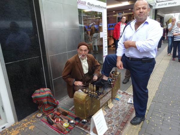 Hollandalı sokak sanatçısının 'boyacı Hüseyin' tiplemesi