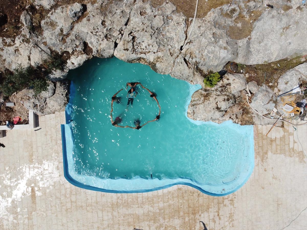 Filistinli aile kayalıklarda havuz yaptı