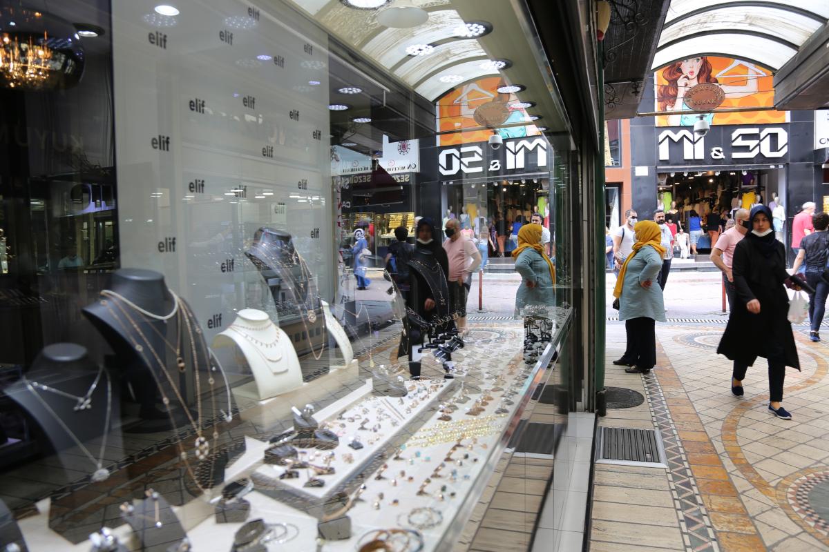 Takı takmak isteyenler, yarım gram altına yöneliyor